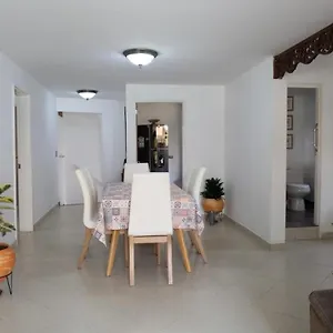 Casa Amplia Y Acogedora En El Corazón De Laureles Medellín